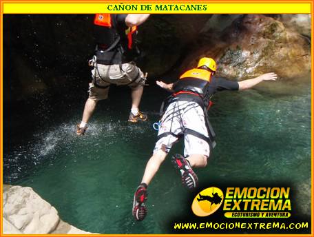 CAÑON DE MATACANES TE ESPERAN 2 RAPELES EN CASCADAS, MULTIPLES SALTOS AL AGUA, TOBOGANES NATURALES Y HASTA RIOS SUBTERRANEOS QUE TENDRAS QUE CRUZAR, VIVE ESTA AVENTURA.